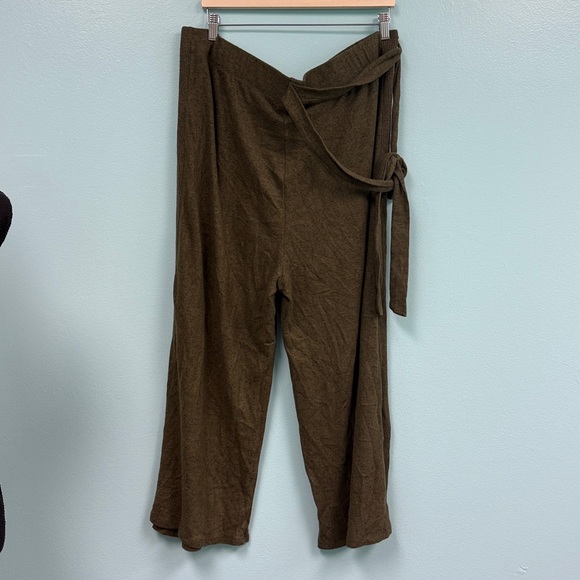 bobeau Pants - Bobeau pants in dark olive size 2X.